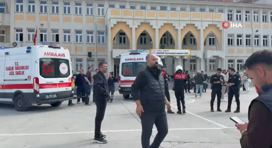 Esenyurt'taki bir lisede bıçaklı kavga