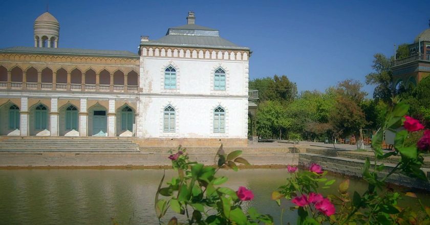 Tarihi Özbek sarayından günümüze kartpostal