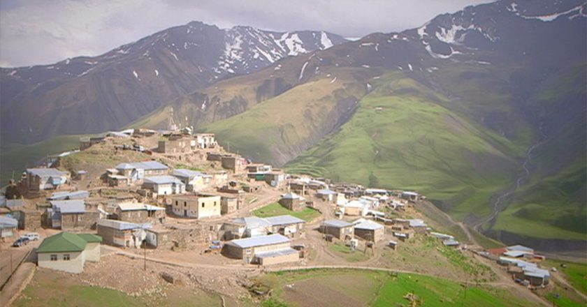 Azerbaycan’ın doğa harikası: Kınalık köyü