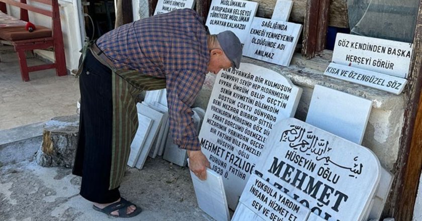 62 yıllık tecrübeye sahip taş ustası kendine 2 ayrı mezar taşı yaptı – Son Dakika Türkiye Haberleri