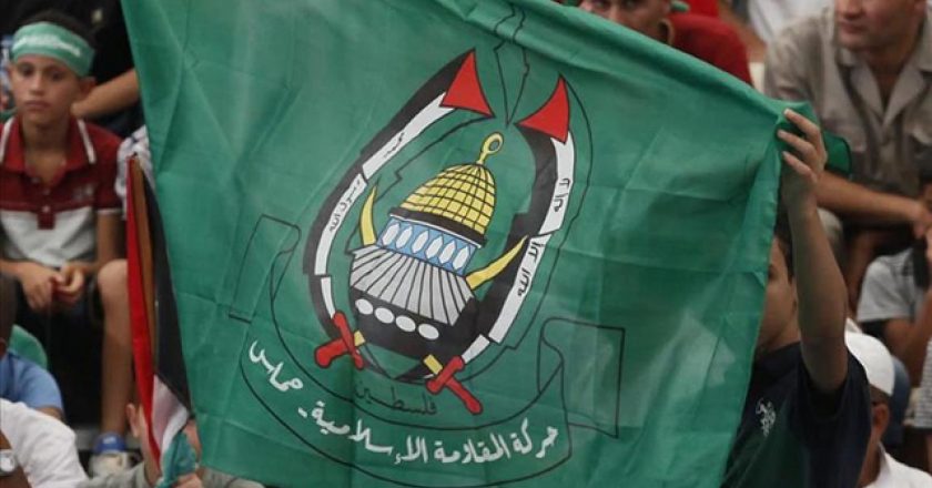 Filistinlinin naaşını çatıdan atan İsrail askerlerinin öldürülmesine Hamas tepki gösterdi