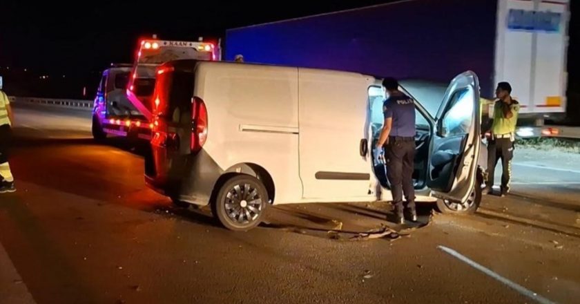 Bursa-İzmir karayolunda kontrolden çıkan araç bariyerlere çarptı: 1 ölü, 1 yaralı – Son Dakika Türkiye Haberleri