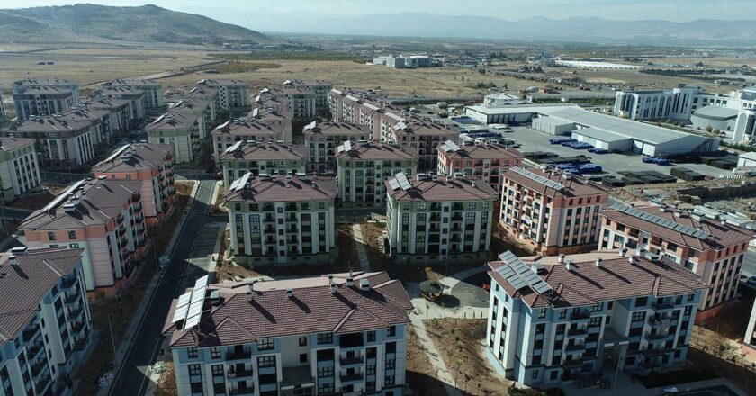 Malatya'da depreme dayanıklı evler hak sahiplerine teslim ediliyor