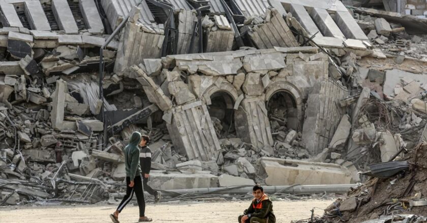 Han Yunus'ta sivillerin sığındığı okula İsrail'in düzenlediği kanlı saldırıdan sağ kurtulanlar yaşadıklarını anlattı