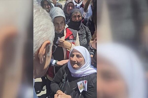 Şehit Celattin Uyanık’ın annesi Başkan Erdoğan’a Kürt selamlarını gönderdi