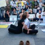 Mattia Ahmet Mingrezzi Yasemin Mingrezzi, Bakırkön’de oturan bir eylemde bulundu! Ünlü şarkıcı da katıldı: “Nasıl hissetmiyorsun?”
