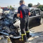 Çimento direğine çarpan araba atık yığınına geri döndü: 1 yaralı