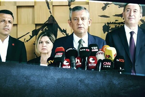 “Sokak” Bahçeli’ye Yanıt! Özgür Özel: “Amacımız evin tecavüzünü önlemektir”