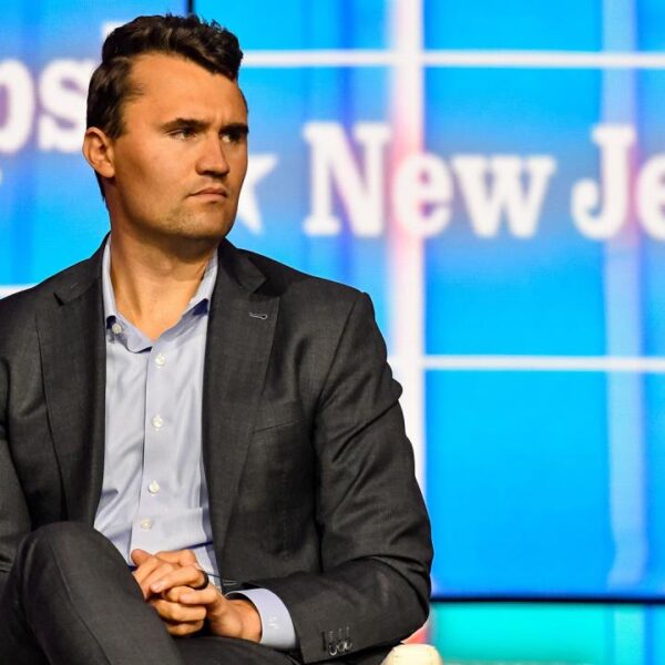Amerika Birleşik Devletleri’nde güçlendirilen bir saldırıda ölen aktivist Charlie Kirk, Trump ve İsrail’e verdiği desteği ile bilinir.