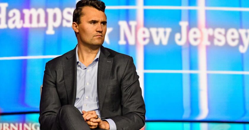 Amerika Birleşik Devletleri’nde güçlendirilen bir saldırıda ölen aktivist Charlie Kirk, Trump ve İsrail’e verdiği desteği ile bilinir.