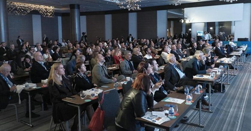 Göz doktorları Canlı Cerrahi Sempozyumunda buluştu