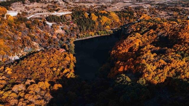 Karagöl Tabiat Parkı 4'te sonbahar renkli görüntüler yarattı