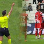 Sivasspor-Boluspor karşılaşmasında sıradışı bir kırmızı kart olayı! İzleyiciler şaşkın!